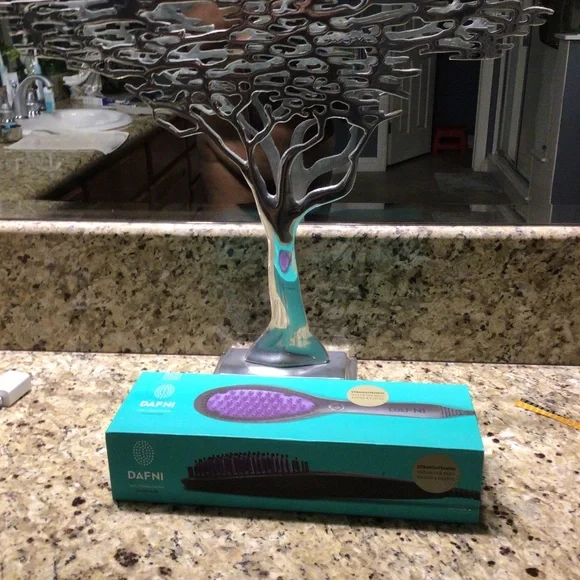 DAFNI hair straightener ceremaic brush - Picture 1 of 3